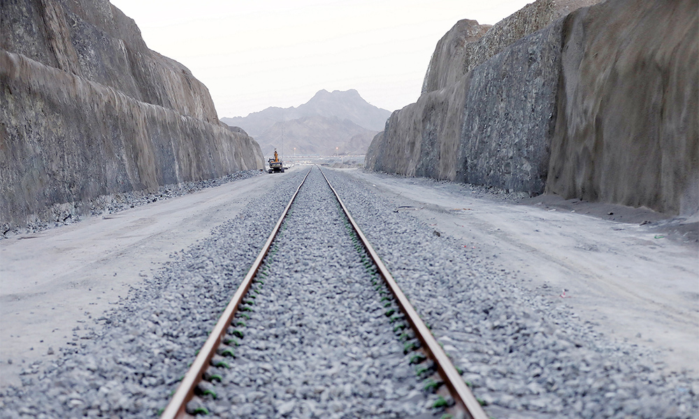 Etihad-Rail-tracklaying-Rak-and-Fuj_1000x600.jpg